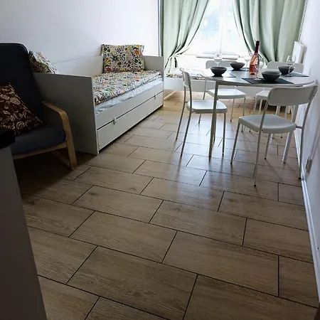Brand New #32 Near Center With Free Street Parking *