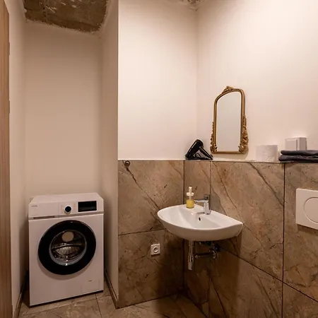Brand New #32 Near Center With Free Street Parking פראג